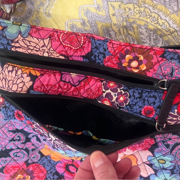 Vera Bradley Floral Patterned Women's Shoulder Bag - Picture 10 of 11